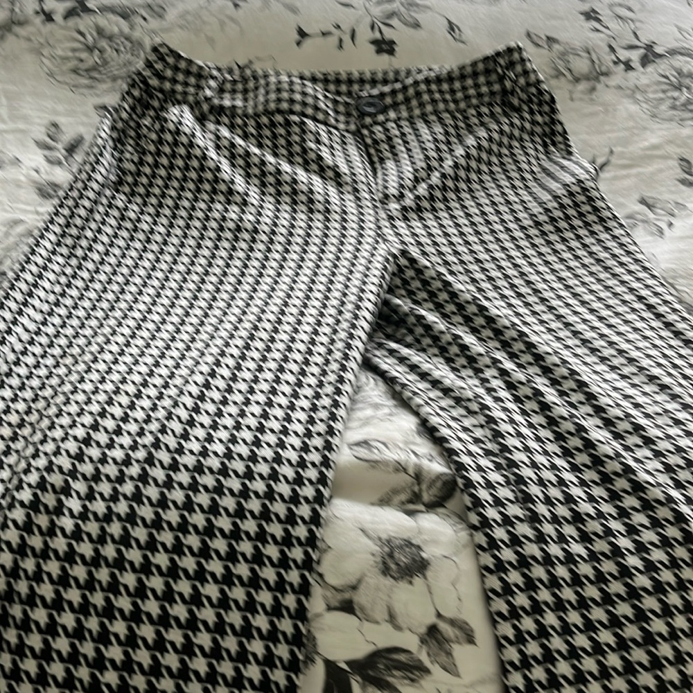 Cabi wide leg black and white size 10 wool pants. Worn 2-3 times